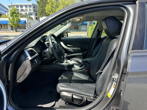 Used 2017 BMW 320i Sedan RWD image 18