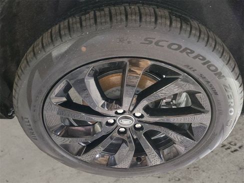 New 2025 Land Rover Discovery Sport Dynamic SE image 10