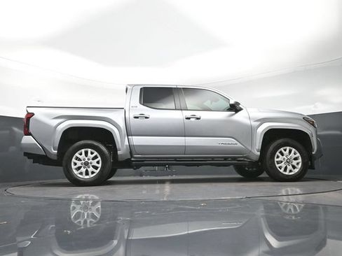 Used 2025 Toyota Tacoma SR5 RWD image 29