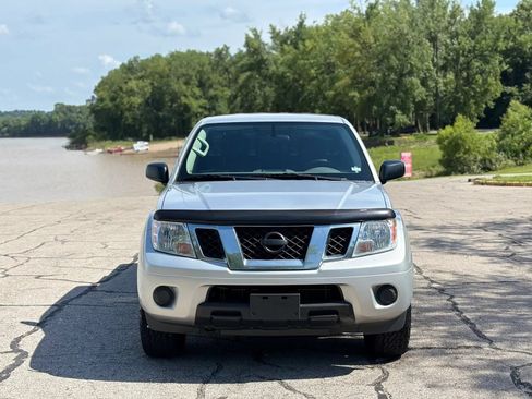 Used 2019 Nissan Frontier SV AWD/4WD image 2