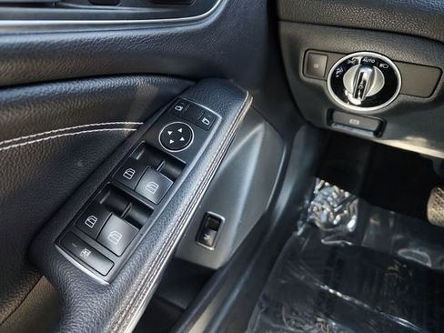 Used 2018 Mercedes-Benz CLA 250 image 33