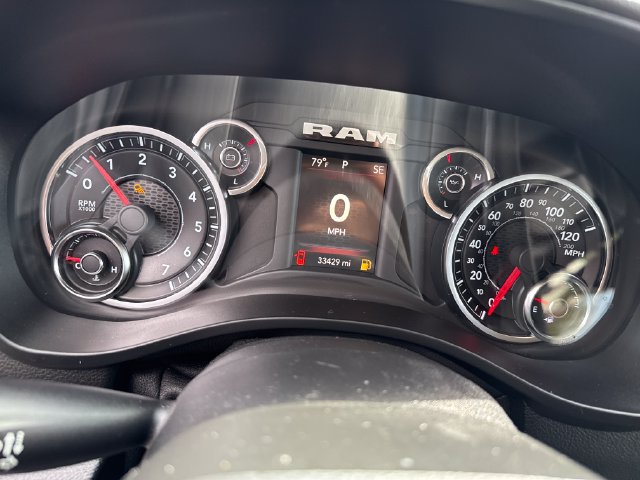 Used 2019 RAM 1500 4x4 Crew Cab image 19