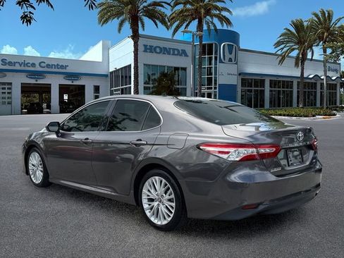 Used 2018 Toyota Camry XLE FWD image 6