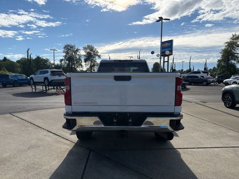 Used 2025 Chevrolet Silverado 2500 LT w/ Convenience Package AWD/4WD image 4
