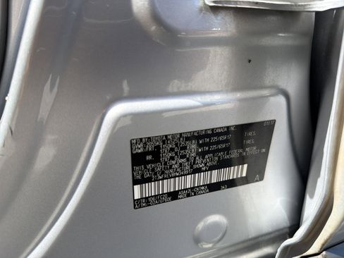 Used 2017 Toyota RAV4 XLE FWD image 18