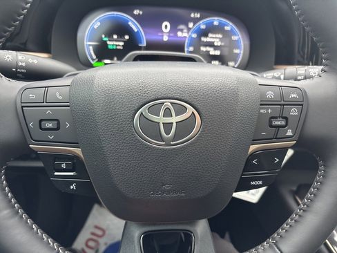 New 2025 Toyota Crown Signia Limited w/ Advanced Technology Package image 40