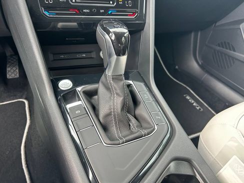 New 2026 Volkswagen Taos SE FWD image 48