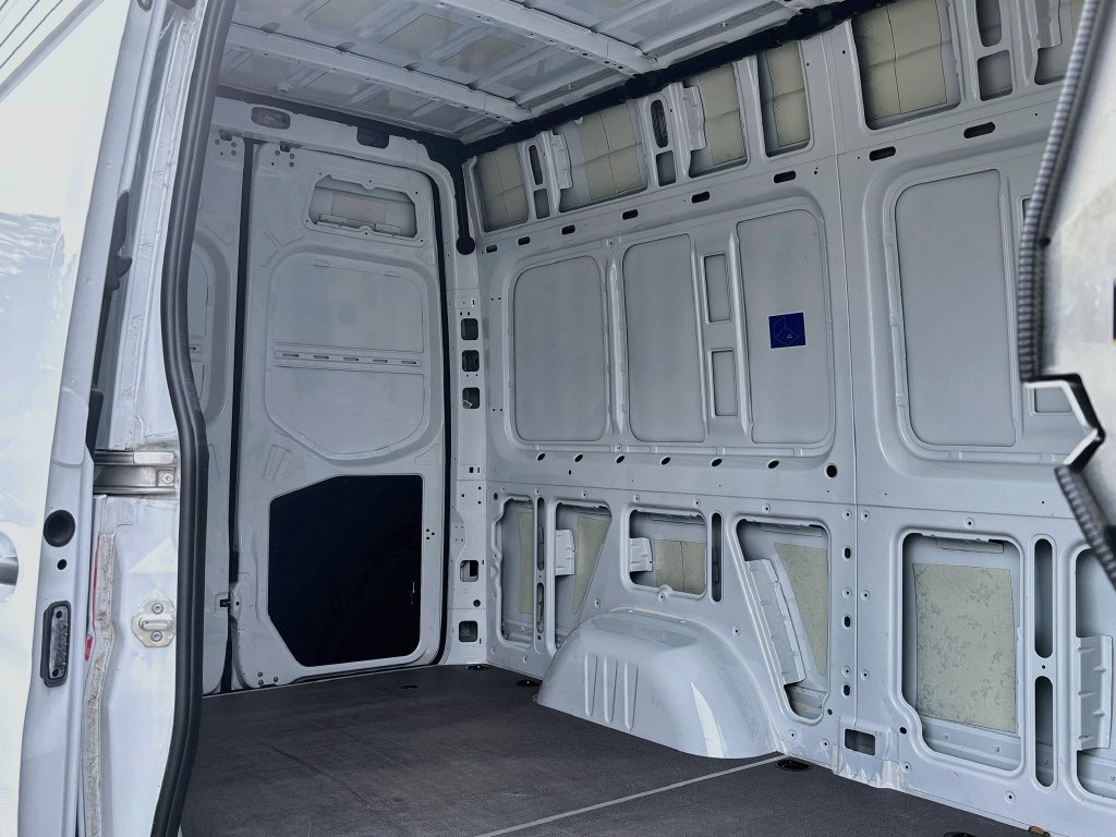 Used 2025 Mercedes-Benz Sprinter 2500 image 11