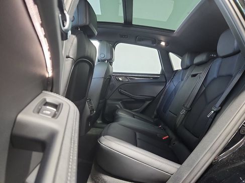 Certified 2026 Porsche Macan AWD/4WD image 11