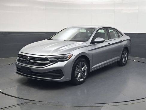 Used 2024 Volkswagen Jetta SE FWD image 8