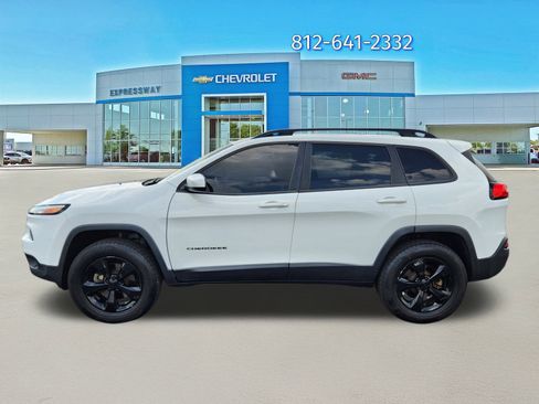 Used 2018 Jeep Cherokee Latitude w/ Altitude Package image 4