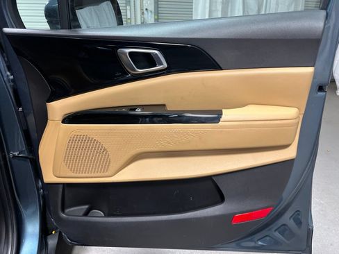 Used 2024 Kia Carnival EX FWD image 8