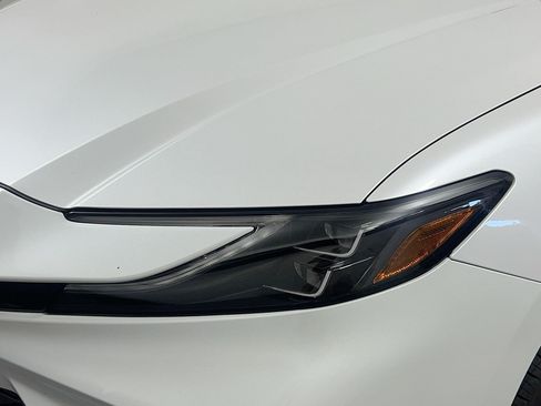 Used 2025 Toyota Camry XLE FWD image 10