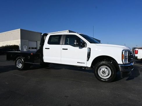 New 2026 Ford F350 XL w/ XL Chrome Package image 9