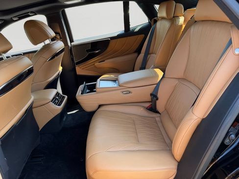 Certified 2023 Lexus LS 500 AWD w/ Luxury Package image 12