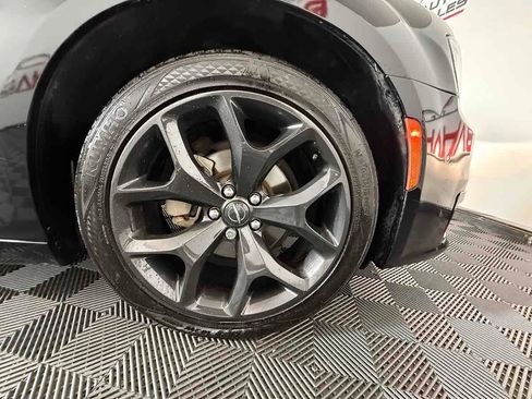 Used 2021 Chrysler 300 Touring L RWD image 38
