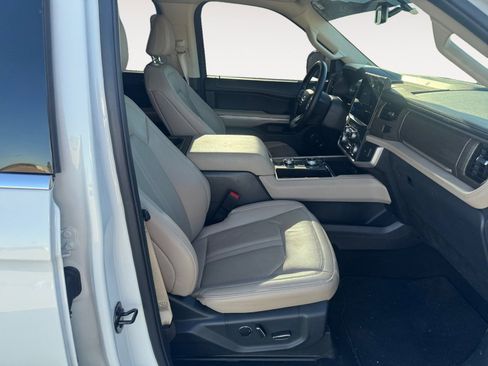 Used 2024 Ford Expedition Limited image 15