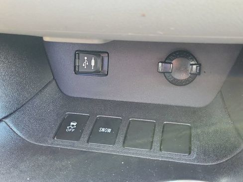Used 2016 Toyota Highlander Limited w/ Driver Technology Package FWD image 38