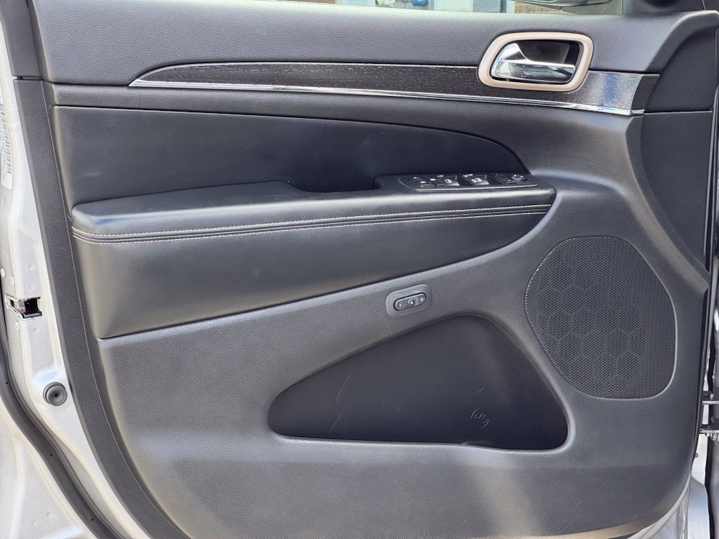 Used 2015 Jeep Grand Cherokee Limited RWD image 9
