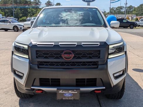 Used 2025 Nissan Frontier Pro-X w/ Tow Package RWD image 3