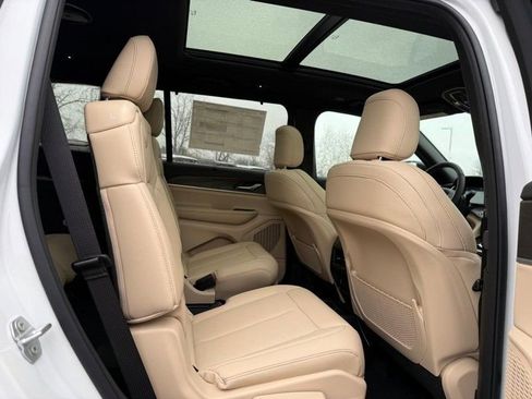New 2025 Jeep Grand Cherokee L Limited w/ Luxury Tech Group II AWD/4WD image 7