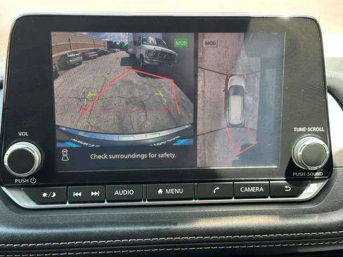 Used 2021 Nissan Rogue SV image 19