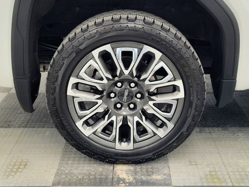 Used 2024 GMC Sierra 1500 Denali Ultimate image 17
