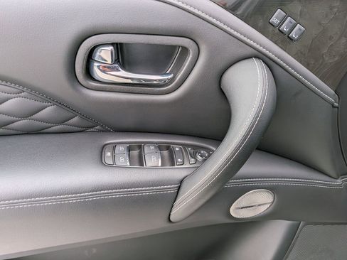 Used 2024 INFINITI QX80 Sensory RWD image 11