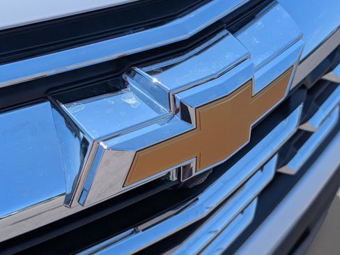 New 2026 Chevrolet Equinox LT w/ Convenience Package II FWD image 5