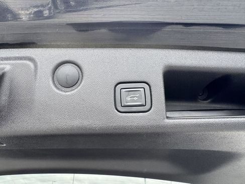 Used 2019 Chevrolet Equinox Premier image 19