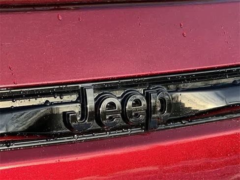 Used 2023 Jeep Grand Cherokee Altitude image 28