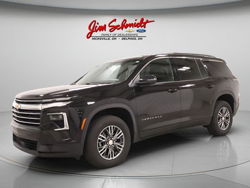 Used 2026 Chevrolet Traverse LT AWD/4WD image 2