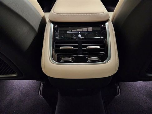 New 2025 Volvo XC90 B6 Core w/ Protection Package image 31