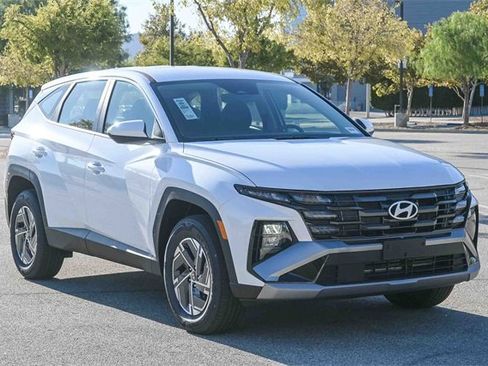 New 2026 Hyundai Tucson Blue SE image 3