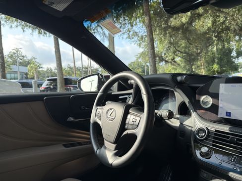Used 2023 Lexus LS 500 w/ Accessory Package (Z2) RWD image 45