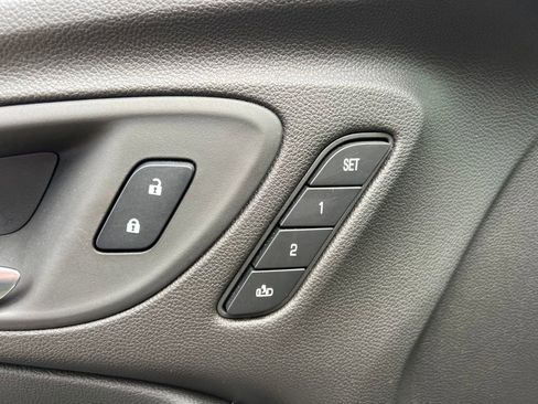Used 2025 Buick Encore GX Avenir w/ Avenir Convenience Package FWD image 17