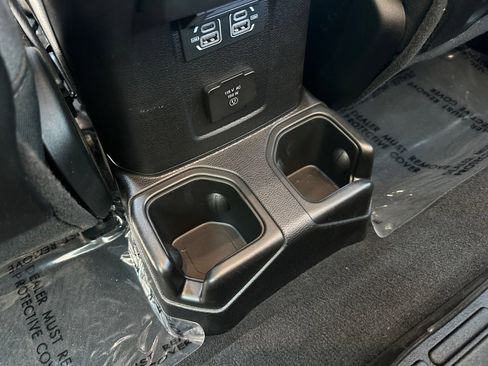 Used 2024 Jeep Wrangler Rubicon AWD/4WD image 32