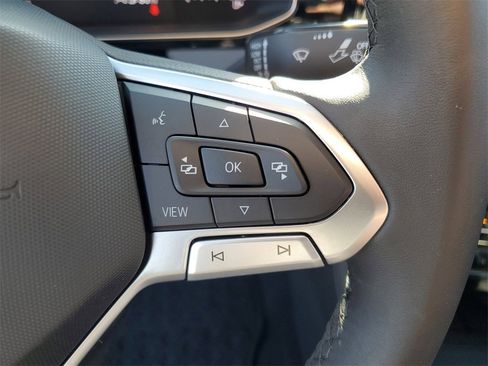 Used 2025 Volkswagen Jetta SE image 13