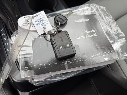 Used 2022 Chevrolet Colorado W/T w/ Custom Special Edition image 30