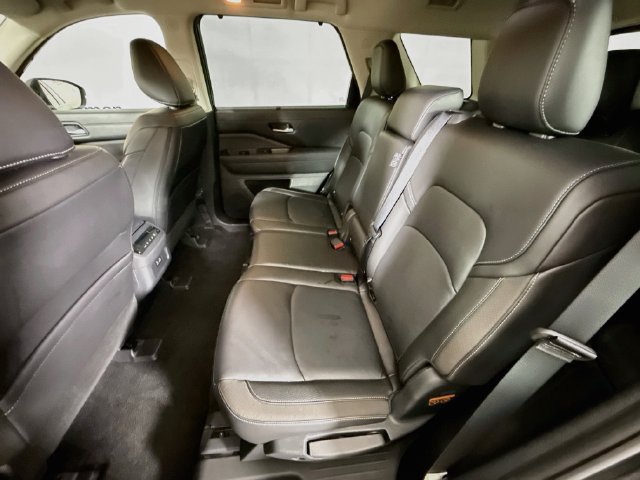 Used 2025 Nissan Pathfinder SL AWD/4WD image 24