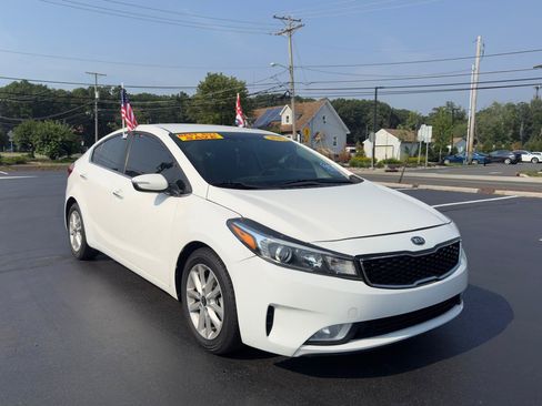 Used 2017 Kia Forte S w/ S Technology Package FWD image 3