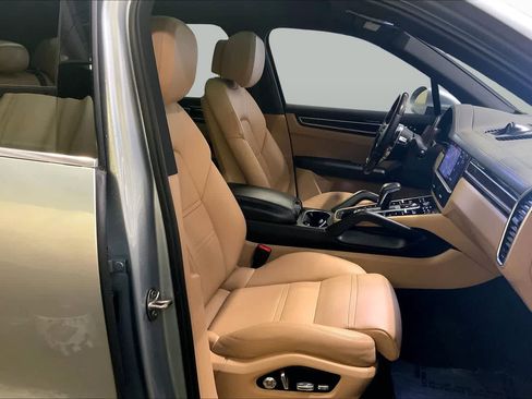 Used 2020 Porsche Cayenne S AWD/4WD image 9