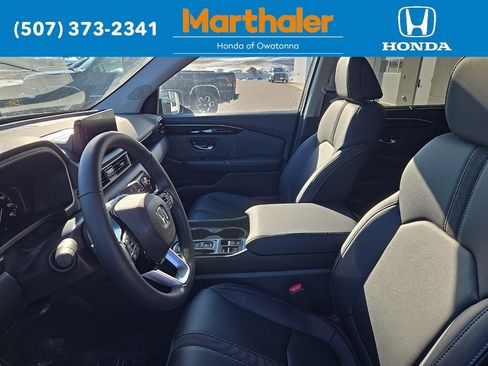 New 2025 Honda Pilot Touring image 9