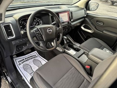 Used 2024 Nissan Frontier SV image 10