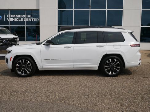Used 2022 Jeep Grand Cherokee L Overland w/ Luxury Tech Group IV AWD/4WD image 26