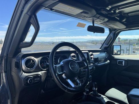 Used 2020 Jeep Wrangler Unlimited Sahara image 10