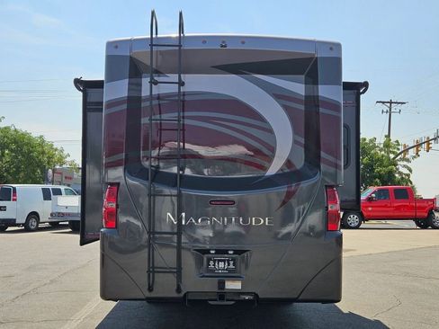 Used 2019 Ford F550 2WD Regular Cab Super Duty w/ XLT Value Package image 7