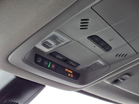 Used 2023 GMC Acadia SLT image 15