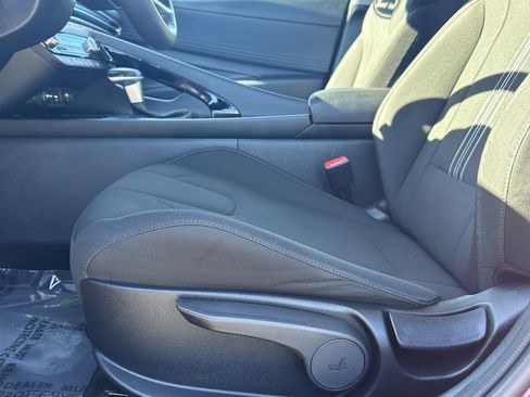 Used 2023 Hyundai Elantra SEL w/ Convenience Package image 12