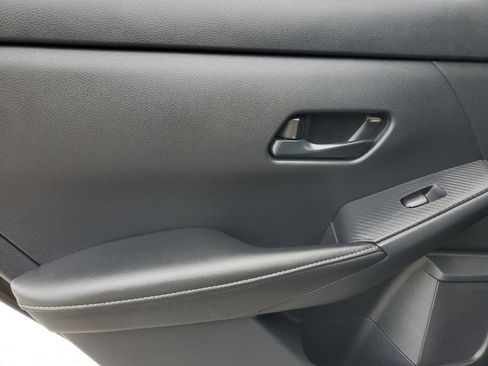 Used 2025 Nissan Sentra SV image 11